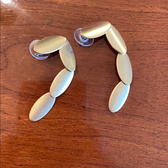 Assortment of four earrings. - Picture 3 of 4